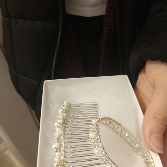 Wedding dress - Picture 3 of 8